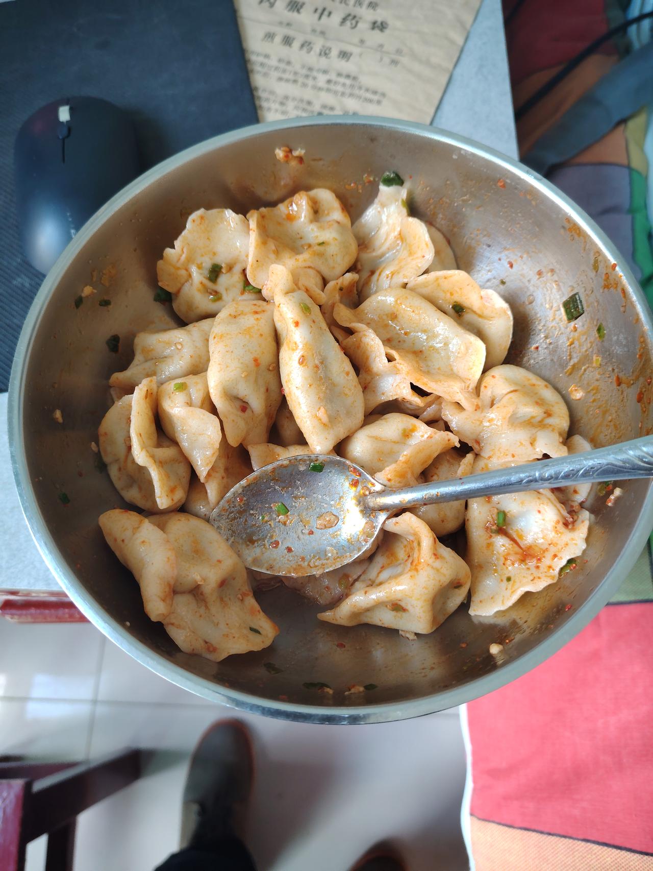 面对预制菜，究竟是吃还是不吃呢？早期预制菜包括罐头、方便面、小份便当以及健康沙