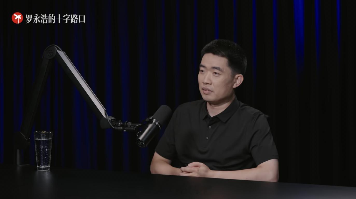 周末专门花了三四个小时的时间来听了罗永浩对于李想的采访。总体感觉，虽然有一些缺憾