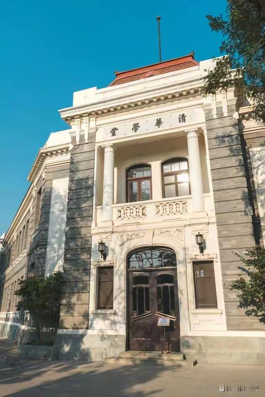 这清华博士回本科校友会的遭遇，还挺让人唏嘘的。就像有人清华毕业年薪80万，回老家