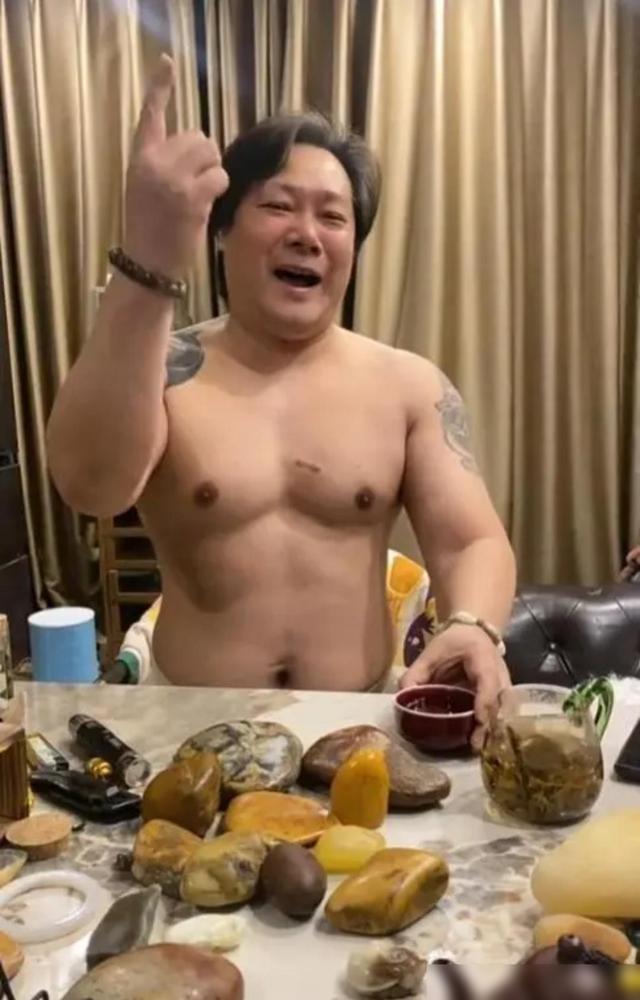 再贵的玉也护不了命，再多的房也挡不住无常！刷到“北京肖哥”的消息，心里跟着揪