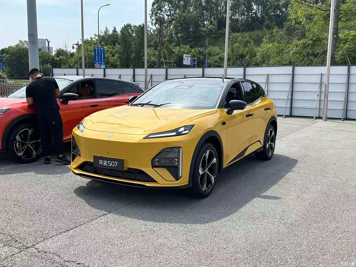 🔥2025成都车展抢先实拍｜深蓝S07新款首发，颜值配置双升级！在今年的成都