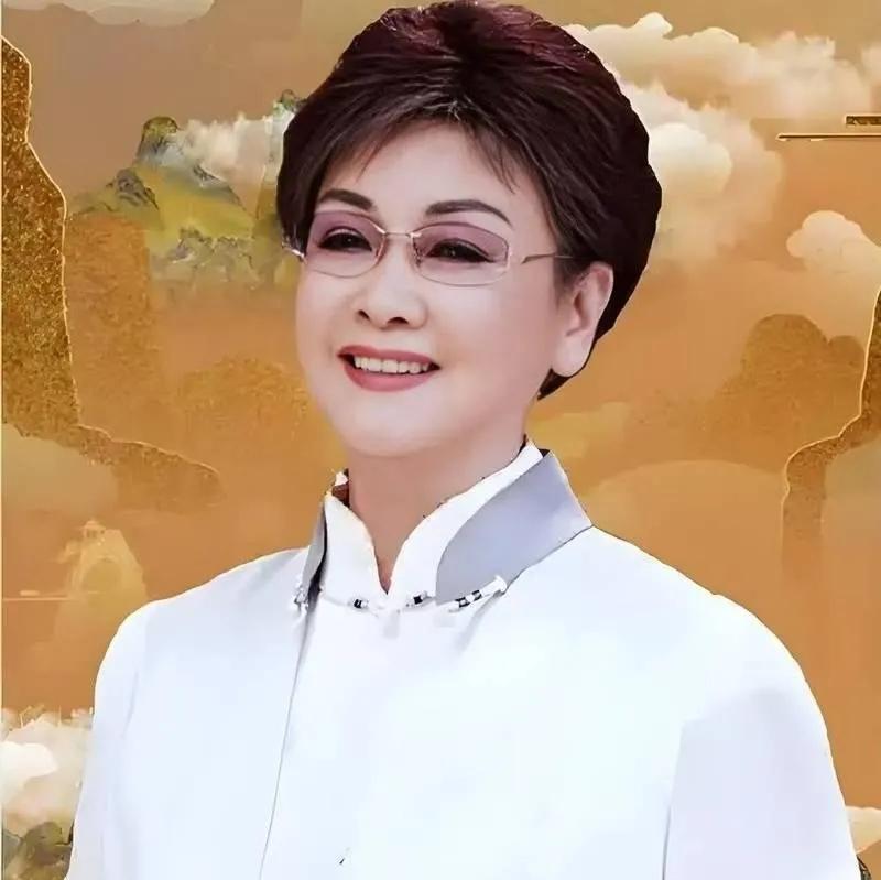 李谷一签完离婚协议，抬眼轻声说了一句“金老师，我确实生不出来”。你看，她没有