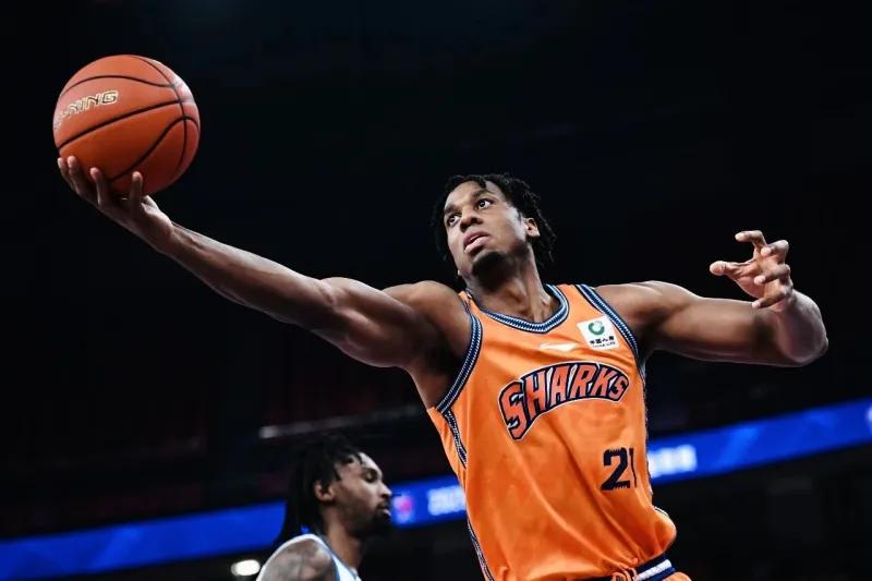 怀特赛德力挺CBA联赛，理由也很简单，这里的球员不会刻意制造进攻犯规，这里不会出