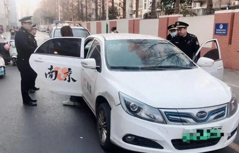 南京太狠了，一夜封号几千辆网约车。很多网约车司机打开APP后头皮发麻，完犊子了