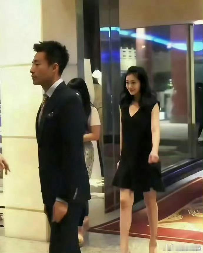 据说这是汪小菲和大S的第一次见面，原来帅哥当年就是这么沦陷的。​​​​完全理