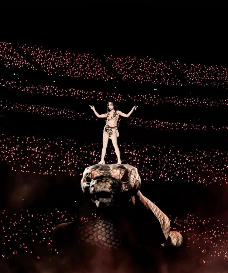 蔡依林演唱会前卫风格被举报，看个演唱会还讲“风水”呢？看到蔡依林演唱会被举报