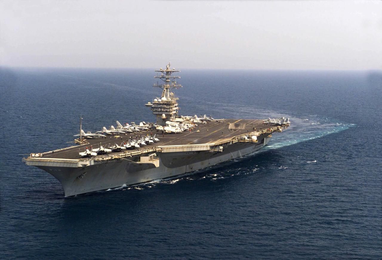美国海军“尼米兹”号航母打击群正在从南海驶向中东地区，与部署在那里的“卡尔·文森