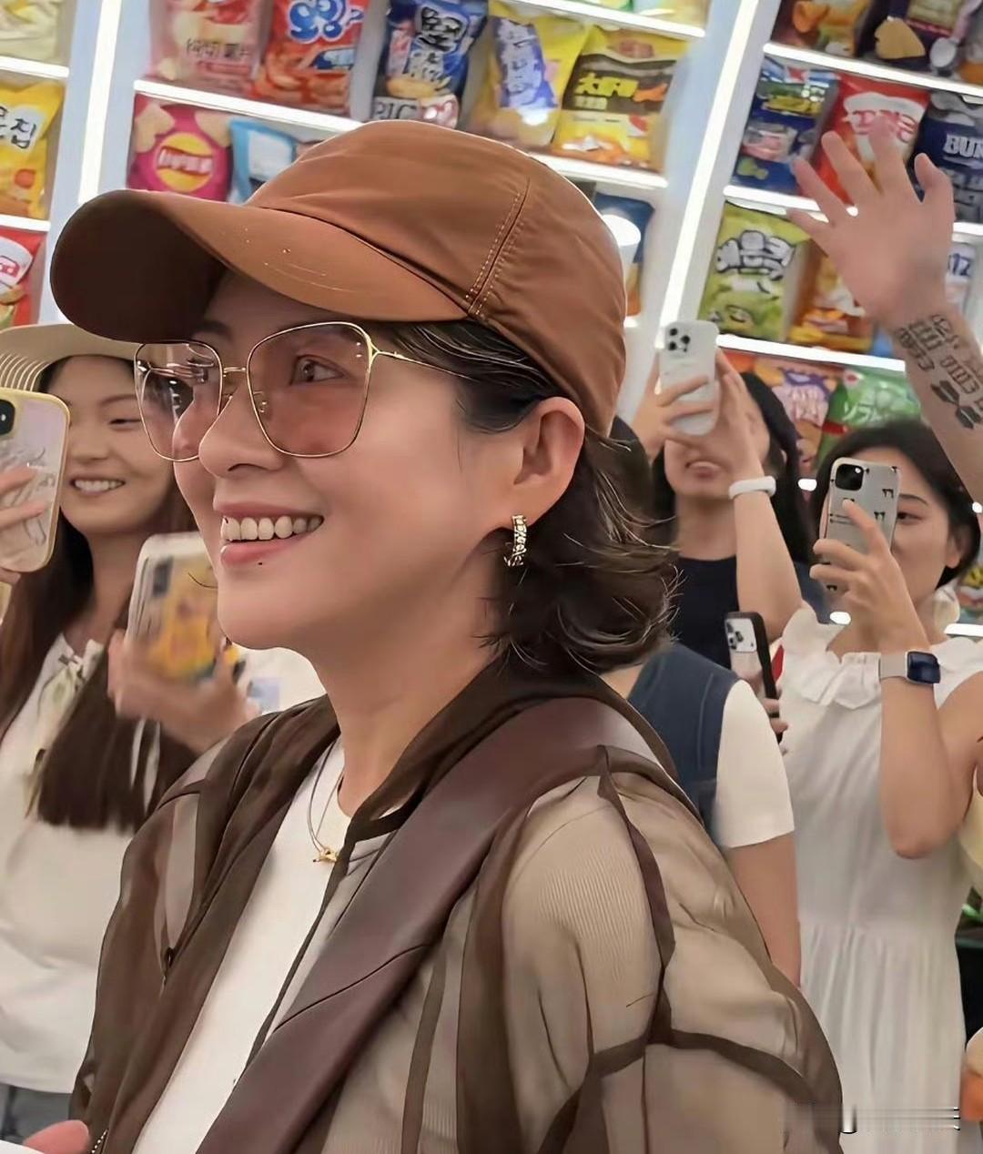 章子怡真人颜值太出众，脸蛋小巧，五官精致耐看，越看越有韵味。​​​