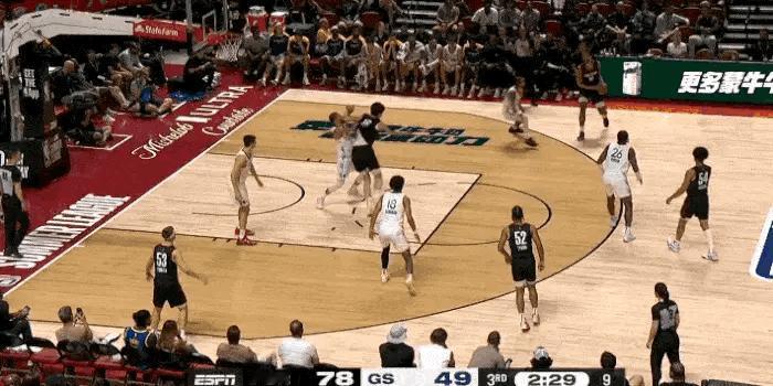 杨瀚森脾气真好啊！NBA夏季联赛开拓者对阵勇士，第三节比赛中，勇士内线杰克逊