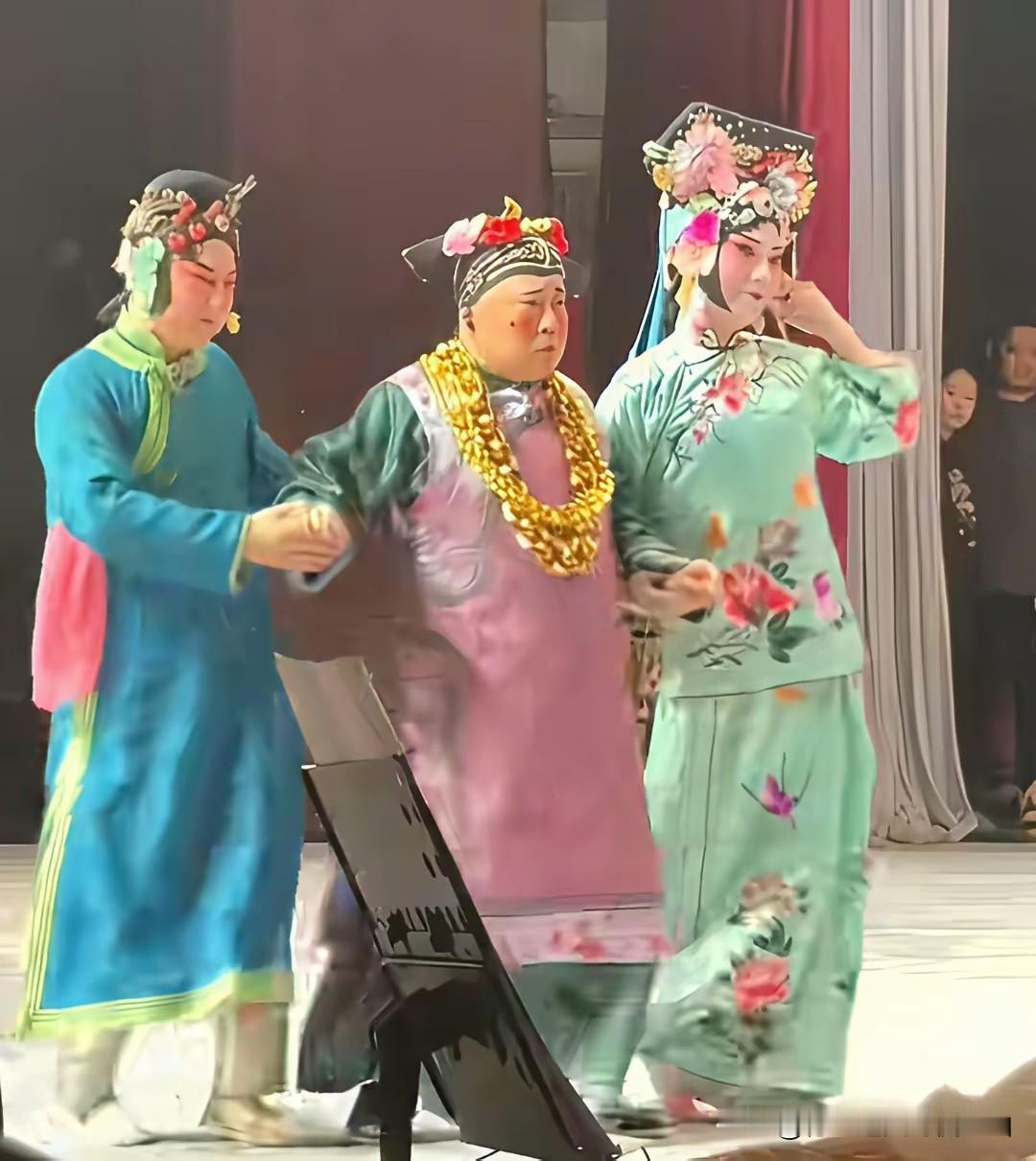 有人说郭德纲京剧太尬要脱粉，可你知道他做了件多大的事吗？争议不断的郭德纲京剧，到