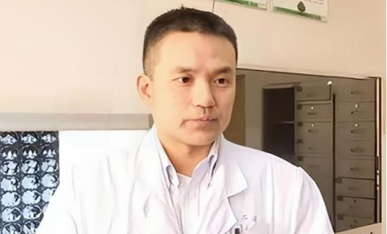“简直就是禽兽！”2022年，湖南农民张爱国因直肠癌做了大便改道手术，谁知，他痊