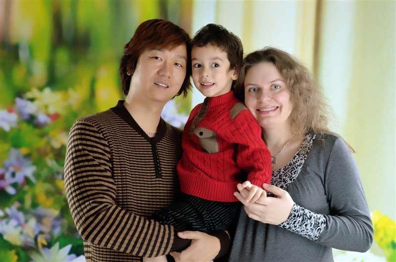 俄罗斯姑娘嫁到中国以后，身材发生变化，真就全是体质惹的祸吗？恐怕没这么简单。