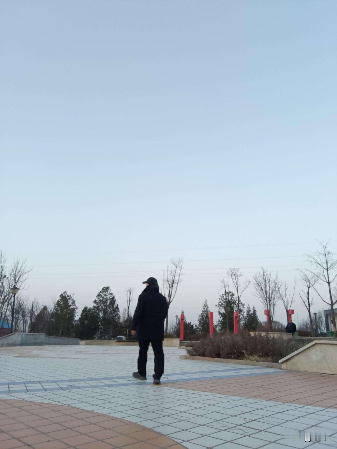 你们方言“舒服”怎么说?清晨，健行在金峰公园，迎着朝阳，感觉那么的舒服。不过在我