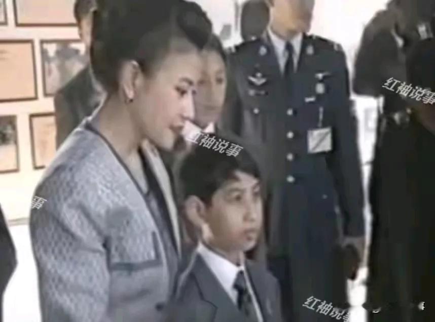 泰王漂亮的妃子就只有三个，二妃子，西拉米，苏提达，其他妃子长得都好普通，包括诗妮