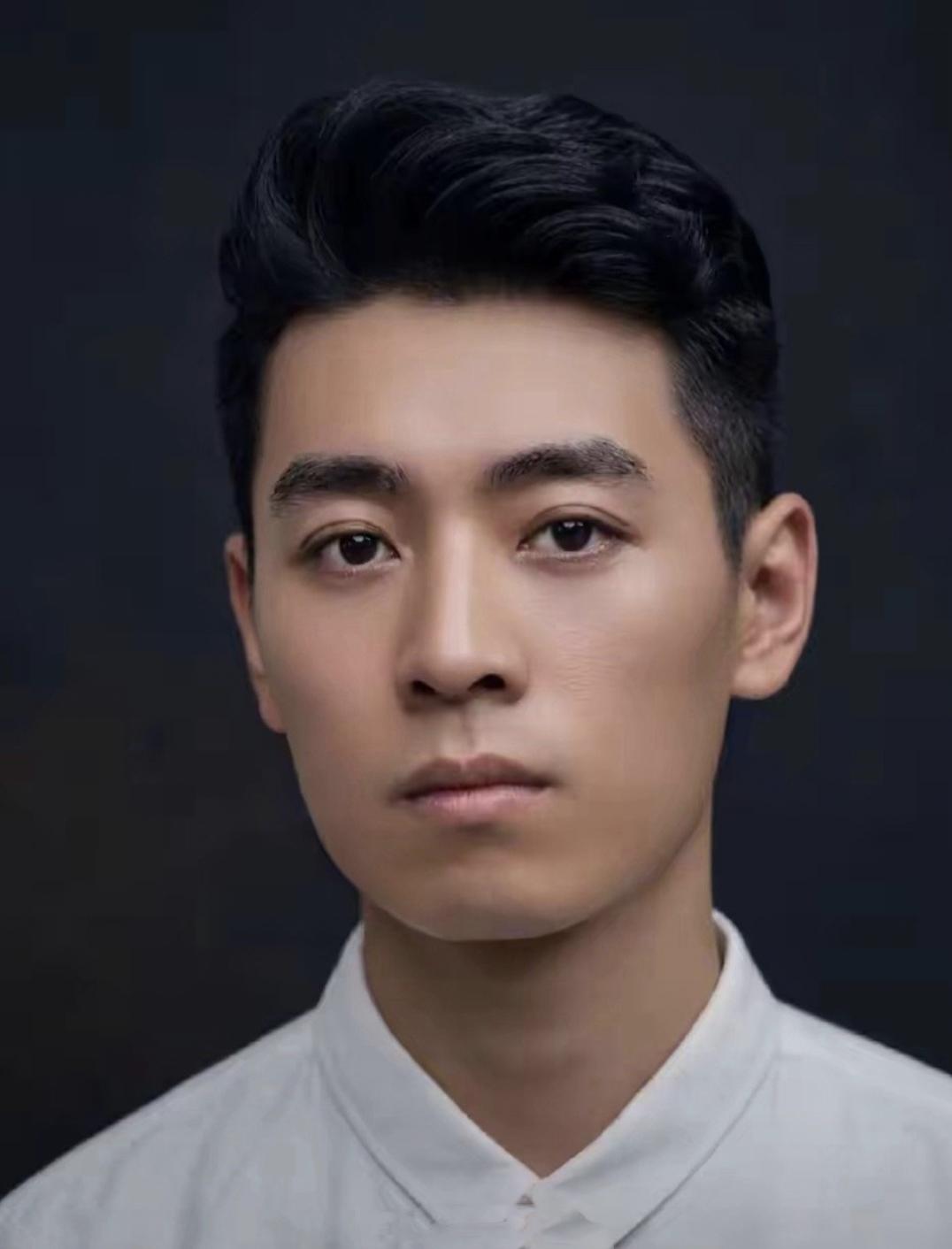 这才是AI的意义嘛！完美还原了周总理不同时期的真实容貌~没想到，不同时期的周总