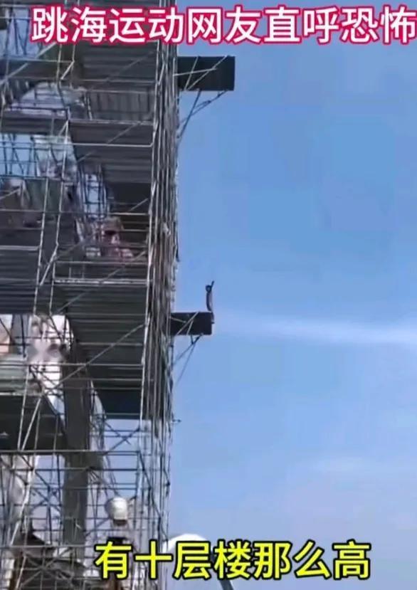 全红婵东京夺金，这位来自农村没有背景小姑娘立马引起观众的关注，人们一下子就喜欢上