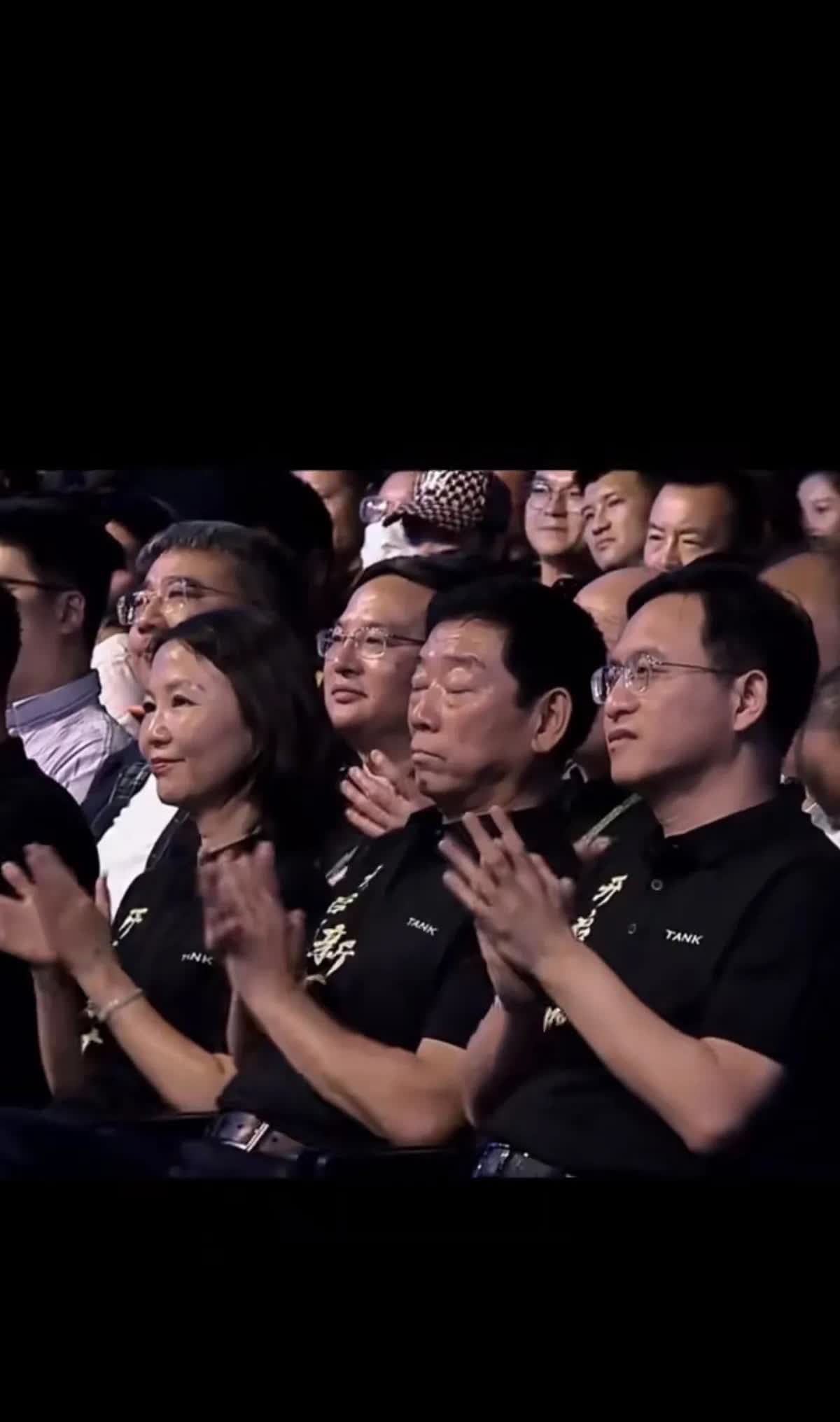 能让魏建军鼓掌的恐怕只有那么一个女人！她豪言：你们只管带着梦想出发，我们负责平安