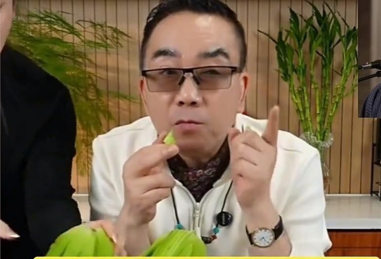 杨议在直播间骂郭德纲骂了快两年，从“小纲子”叫到“嘚纲”，账号都改成了“海河战神杨治刚”，就等着老郭