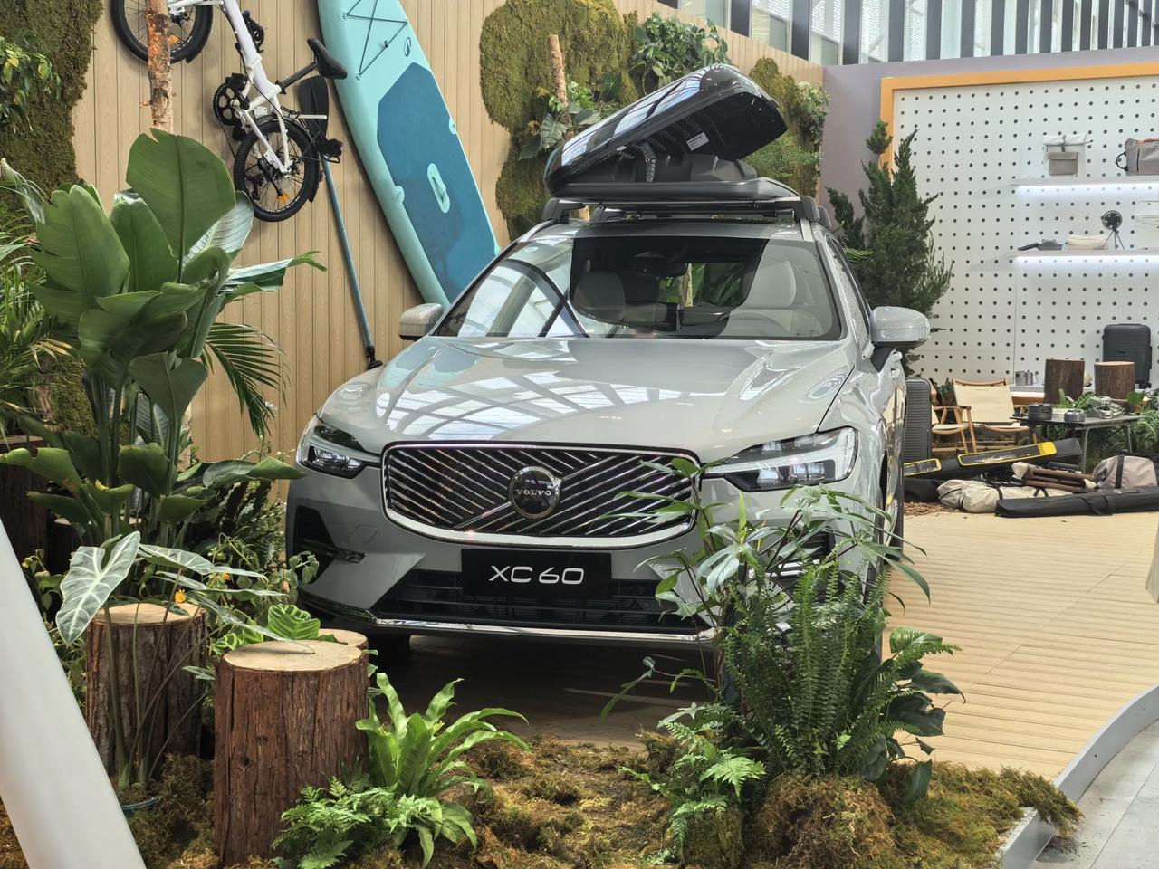 全新沃尔沃XC60，一口价25.49万起，四驱智远版再加三万。插混版贵10万，3