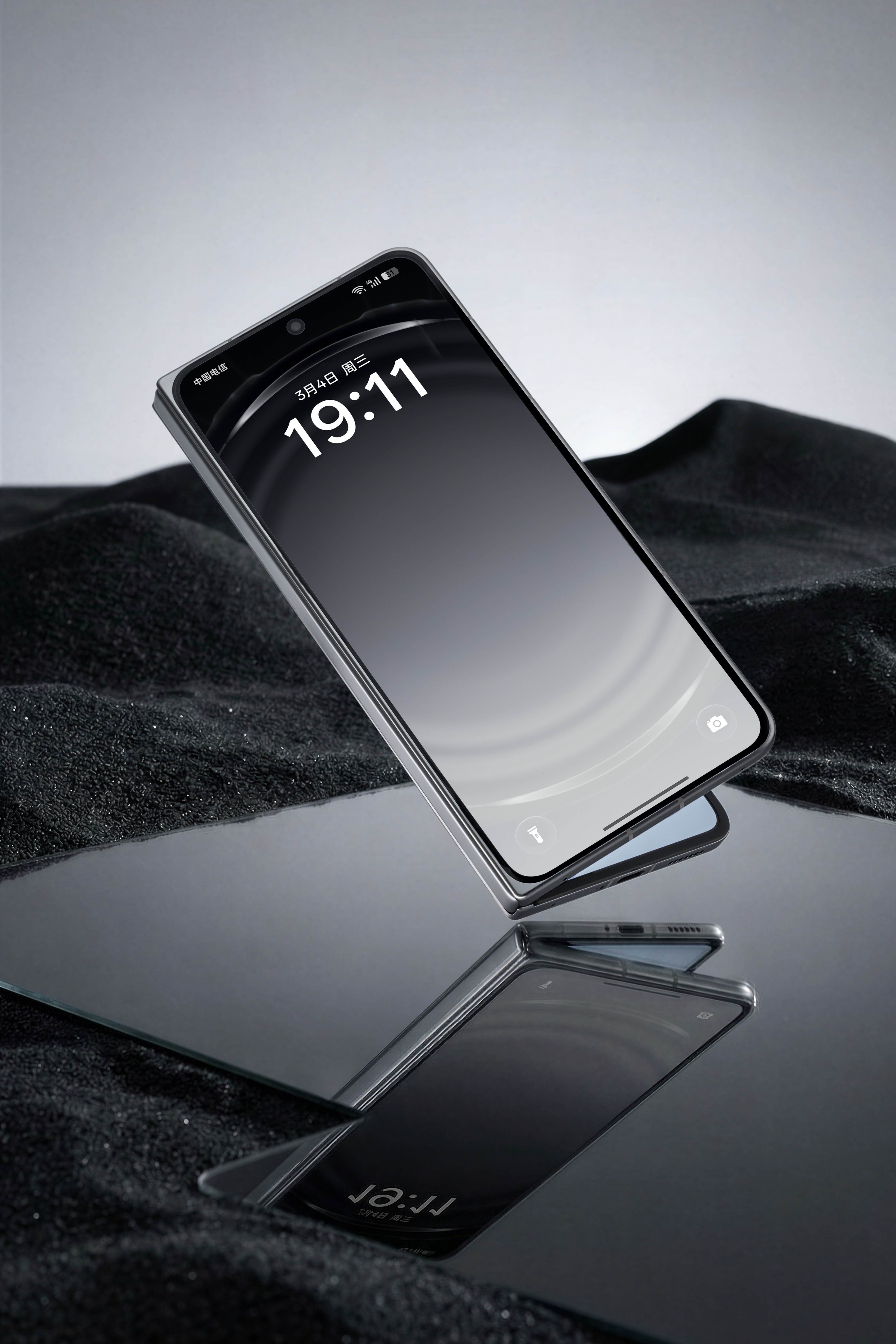 给OPPOFindN6拍了套图赏。折叠屏手机折腾了这么多年，大家解决了轻薄、