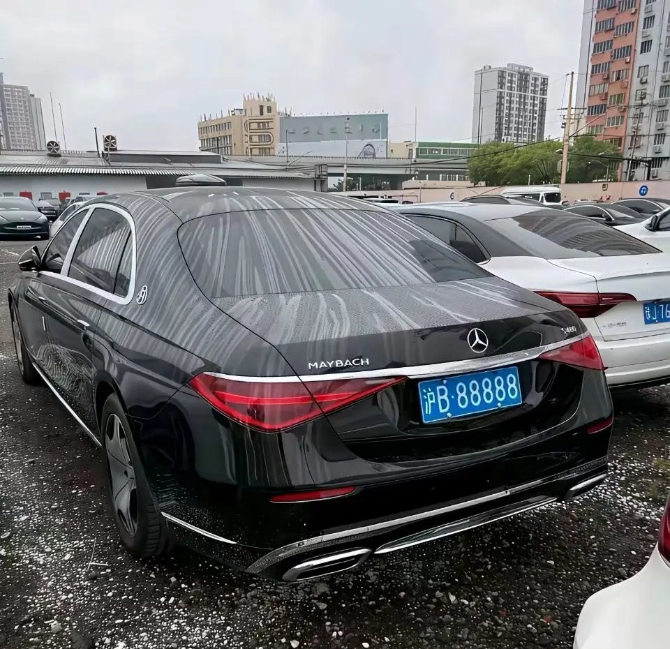 这俩车牌，哪个更猛更值钱？