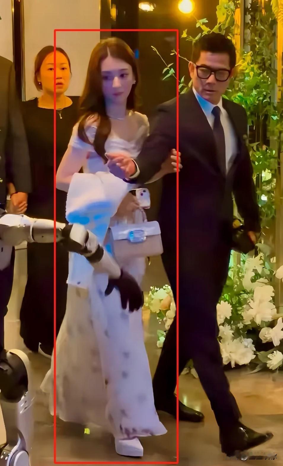 郭富城两岁的时候发生了一件大事，那就是他老丈人出生了。以前找过那么多个，说实话也