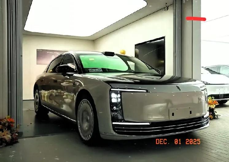 谁懂啊！国货尊界S800提车现场，车主手抖到钥匙都快拿不住了今天刷到尊界S