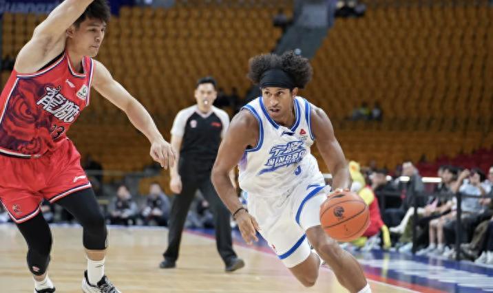 青岛30分狂胜！CBA最新积分出炉：青岛反超3月12日的CBA赛场，两场比赛