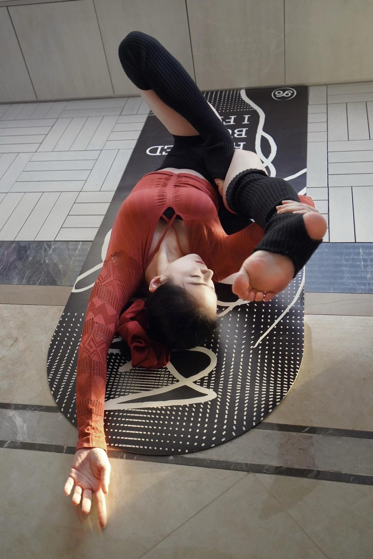 瑜伽女孩爱瑜伽的小姐姐瑜伽体式