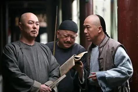 "和珅跌倒，嘉庆吃饱。"这句话几乎人尽皆知。打小我们就被告知，和珅是大清第一巨贪