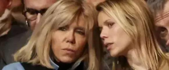 布丽吉特给女儿找了个总统继父，这继父喂娃娃喝奶姿势很标准呀，看得出来他是个好外公