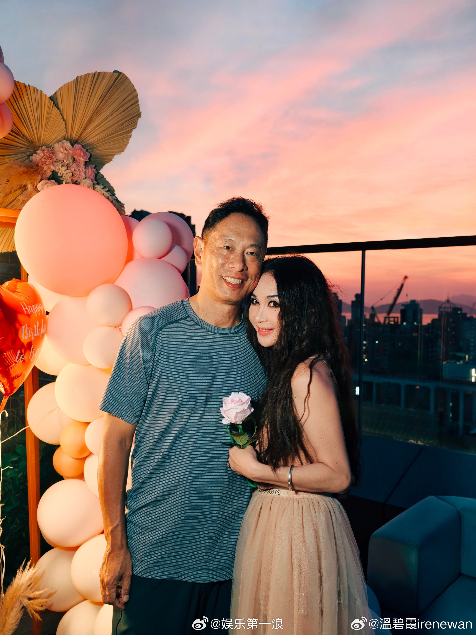温碧霞生日与老公接吻照妈耶，youswanhefrog​​​