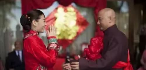 出轨女同事的CEO拜伦妻子远比小三年轻漂亮，可那又如何呢？当年张雨绮前夫王全安嫖