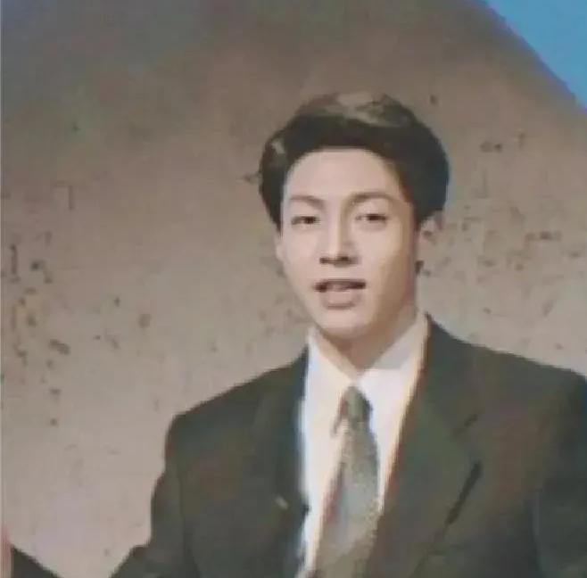 1997年，撒贝宁去央视面试，领导肖晓琳一看到他，转头就走入办公室锁上门，问同事
