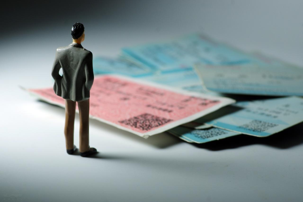 那既然如此，为什么不一开始就把第三方抢票平台禁了？要等到今天才掀桌子呢？答案是