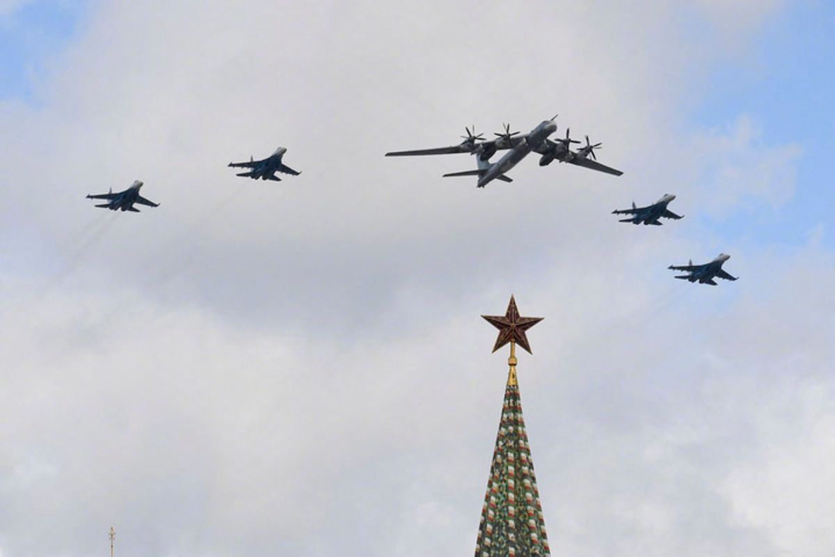 #俄轰炸机在日本海上空飞行11小时#【俄战略轰炸机在日本海空域飞行11个小时】