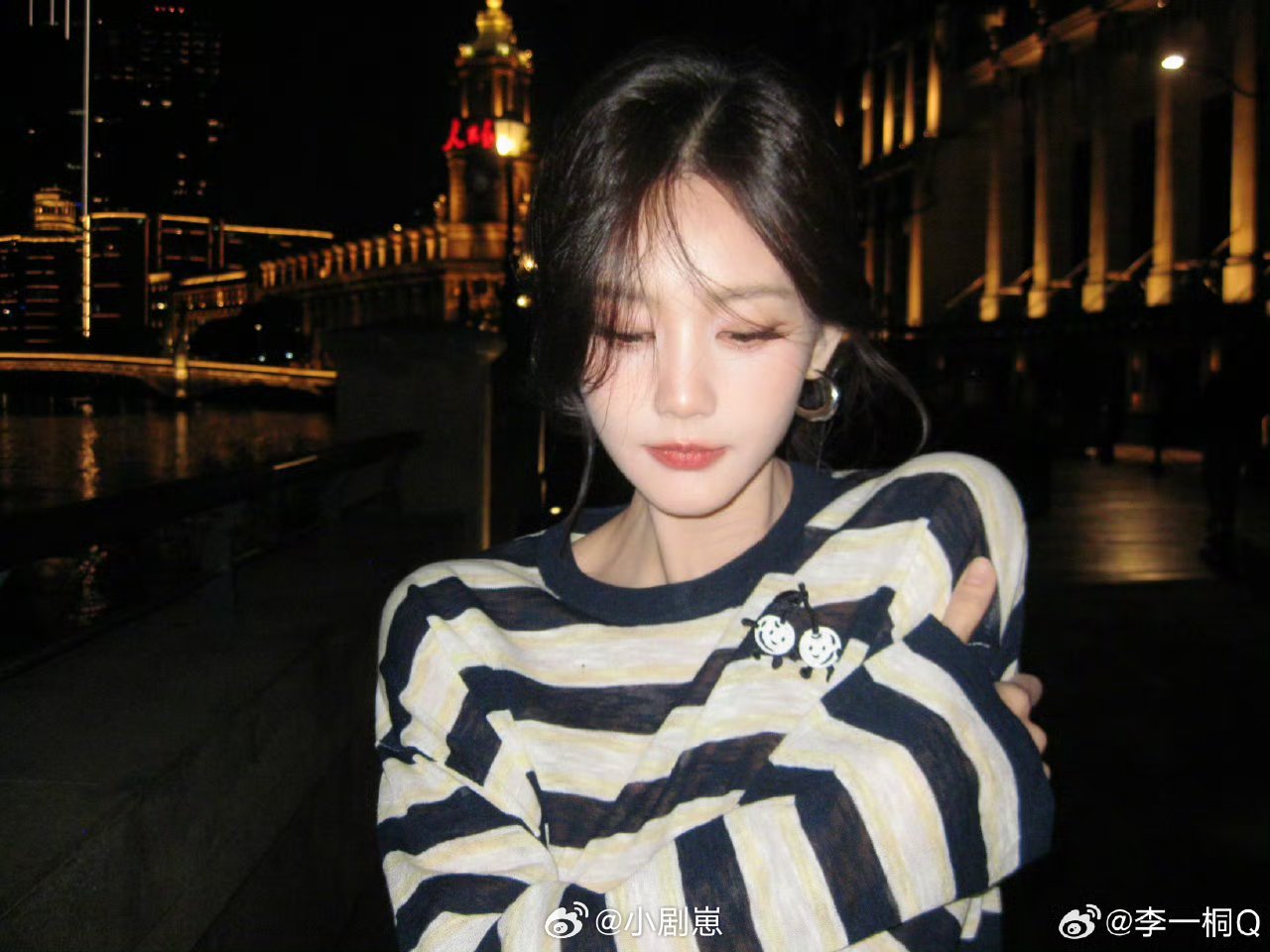 李一桐分享了一组废片李一桐晒的废片也太绝了，颜值真的抗打，随便一拍都好看，果然长