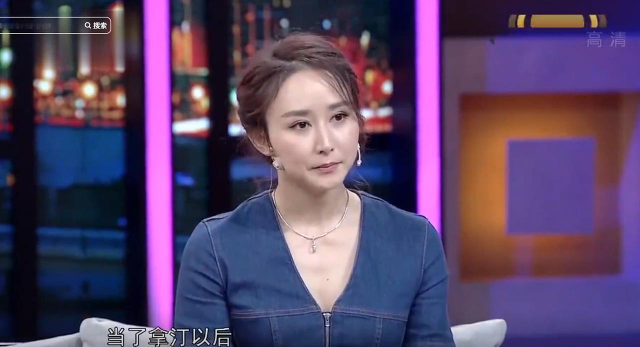 演员胡静说：我当了拿汀之后，反而更不方便了。主持人感到十分惊讶，连忙问道：为什么