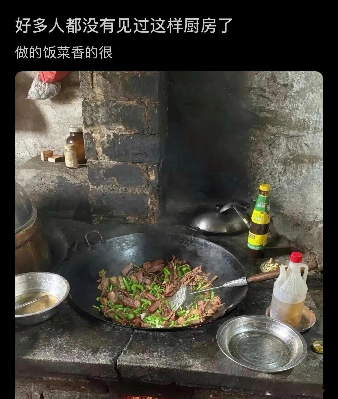 是不是好多人都没有见过这样厨房了​​​