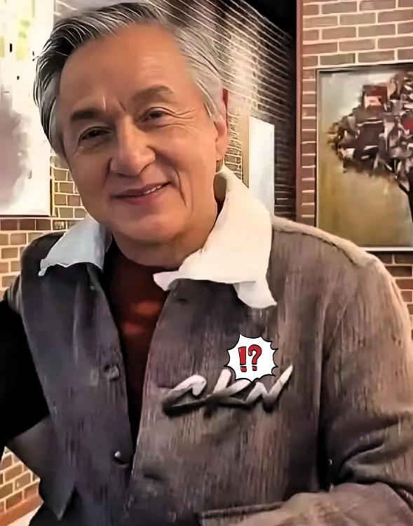 七十多岁的成龙，大概最怕闲下来的清晨。一条是儿子房祖名发了新歌《寻光》，M