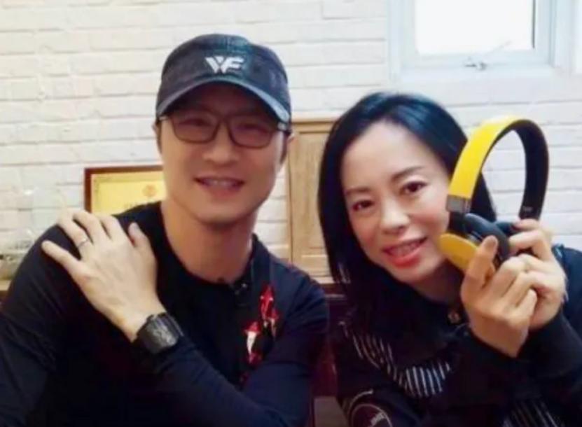 1995年，汪峰走投无路，就给黄绮珊打电话：“黄妈，我这有一首歌适合你，标价60