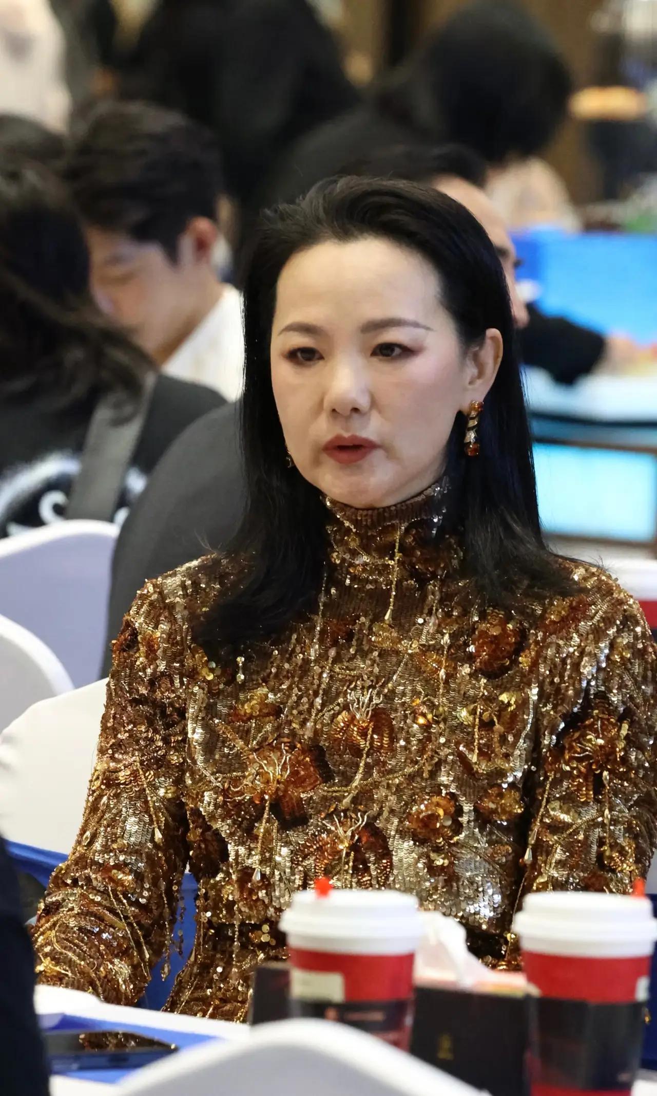 破案了，家人们难怪咏梅这个表情宁静爆料，原来金鸡奖评奖内幕，居然竞争那么激烈