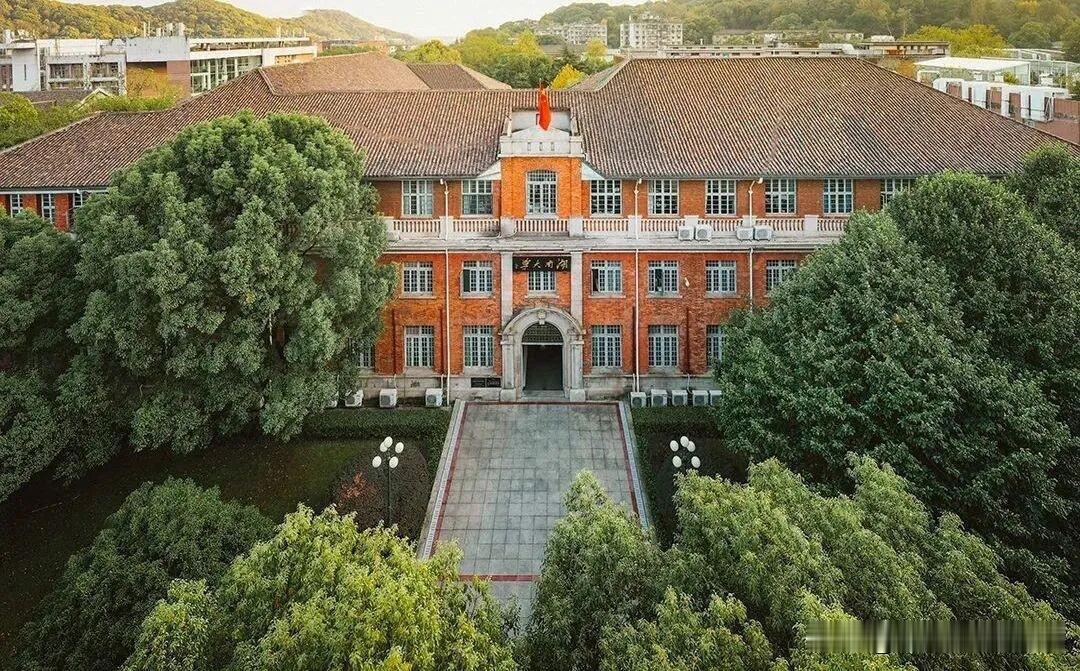 湖南大学拟筹建临床医学院，筹建负责人为左朝晖。左朝晖，二级主任医师