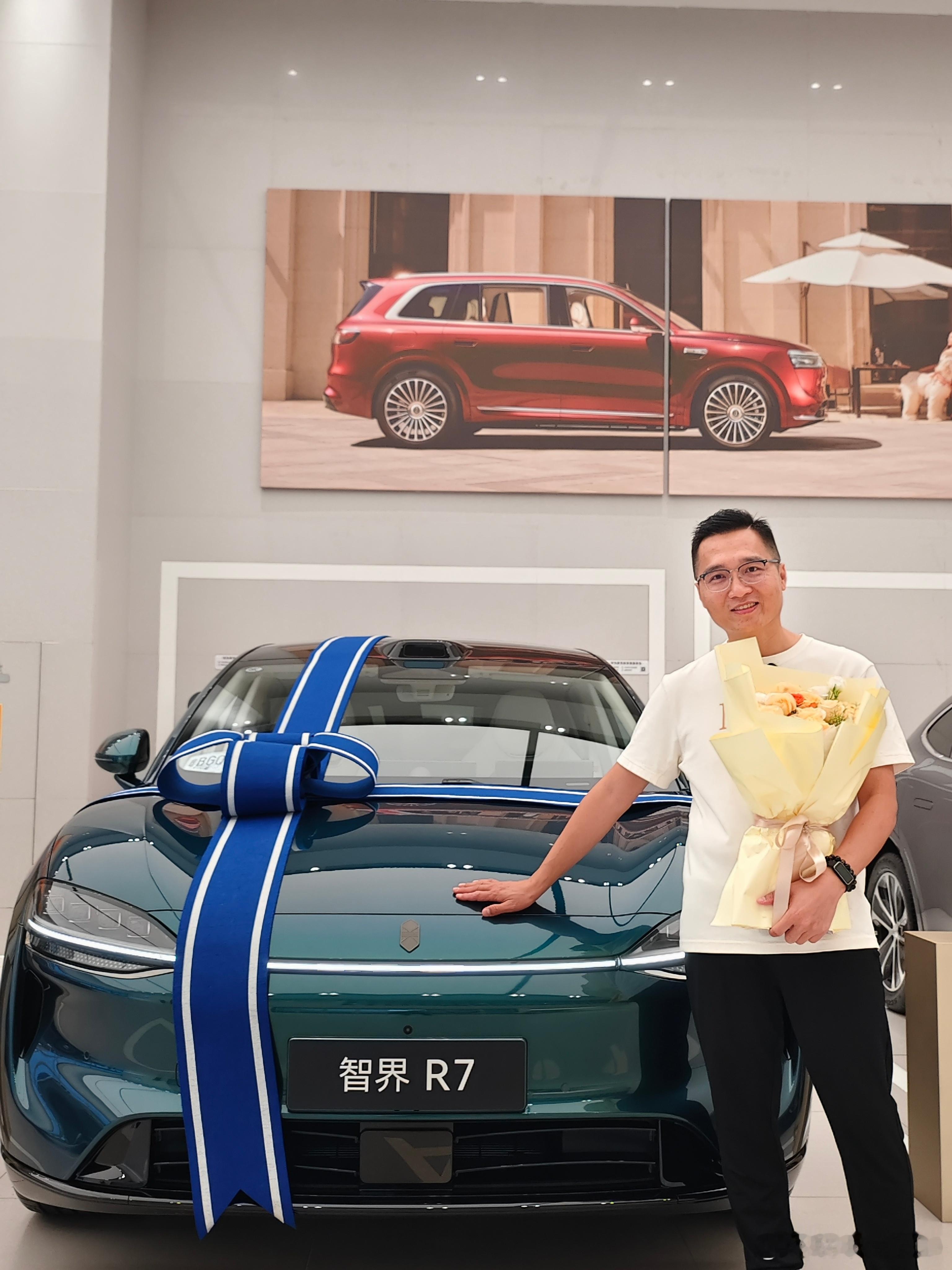 早安，大家！这是我的第一台鸿蒙智行，新款智界R7，极光绿。​​​