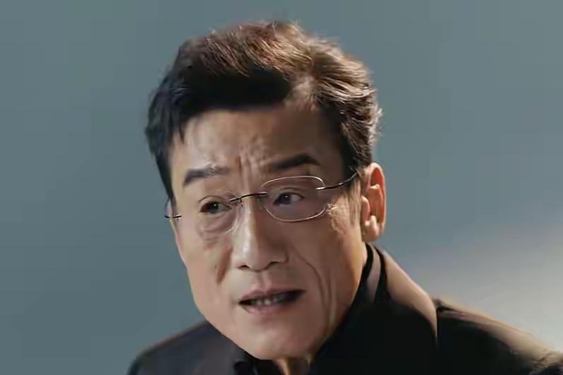 68岁的梁家辉感慨老友离世，承认自己老了，却拒绝躺平。早在2000年左右，他女儿