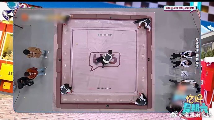 王鹤棣躲球你好星期六灵动走位轻松避开飞来的球，反应又快又可爱，鲜活又有活力，一举