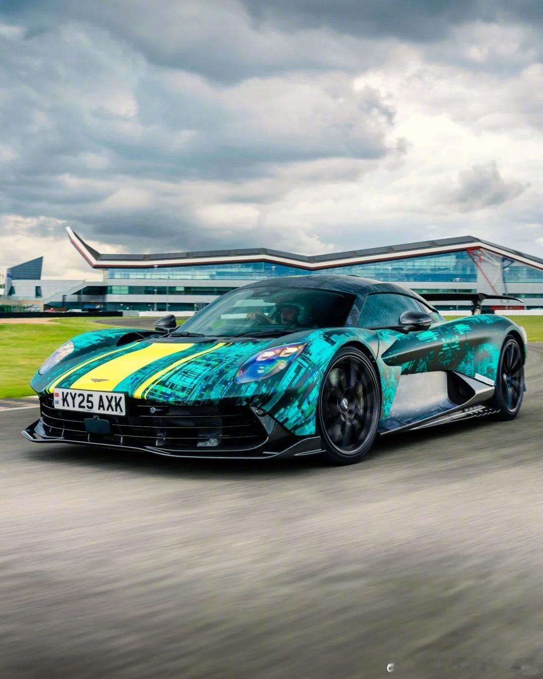 AstonMartinValhalla，美丽又迷人的女武神​​​