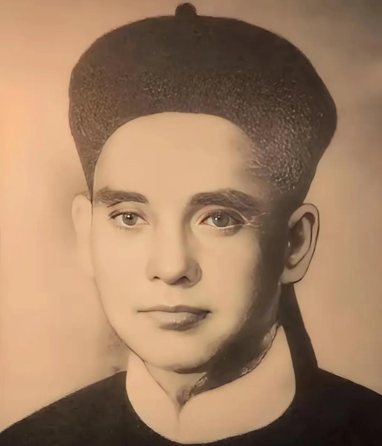 他两次逃跑，给北洋水师带来了无尽灾难，他到处买房置地，给自己带来了无尽的财富，他
