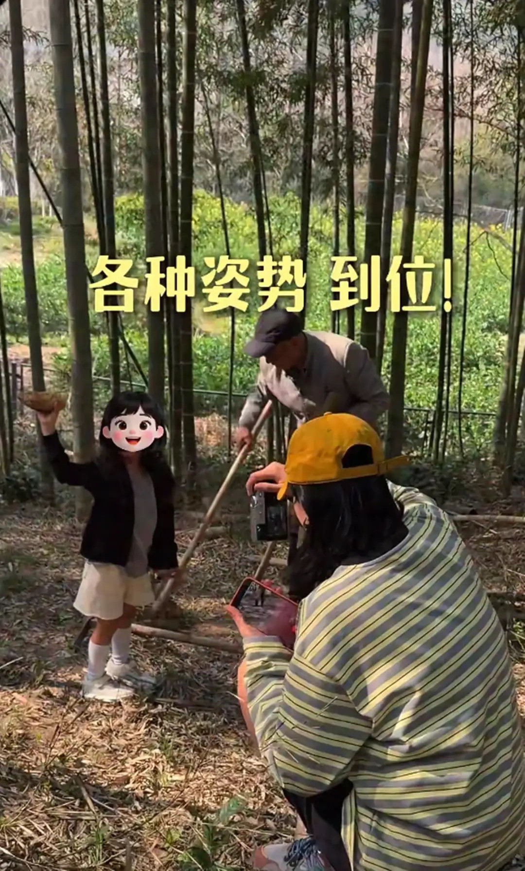 周一围夫妇带仨孩子上山挖笋，45岁朱丹身体真好，才3月穿短裤了！
