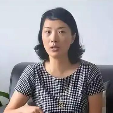 🐒1999年，阿里刚起步，穷得叮当响。彼时马云招人根本不看学历，高学历的也看不